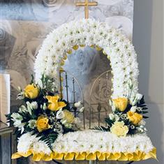  gates of heaven with yellow roses 