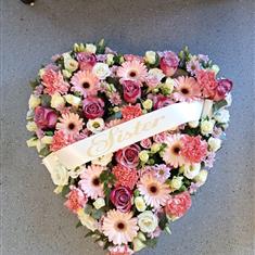Solid loose heart with ribbon 