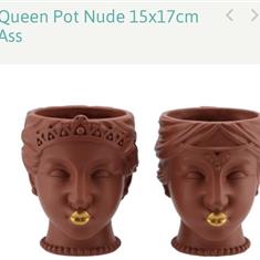 Nude Queen Anne pot 