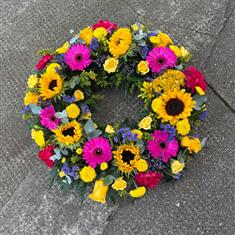 Bright summer garden wreath 