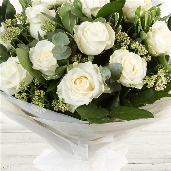 Dozen Long Stemmed White Roses Nikkis Fleurs Florist Edinburgh